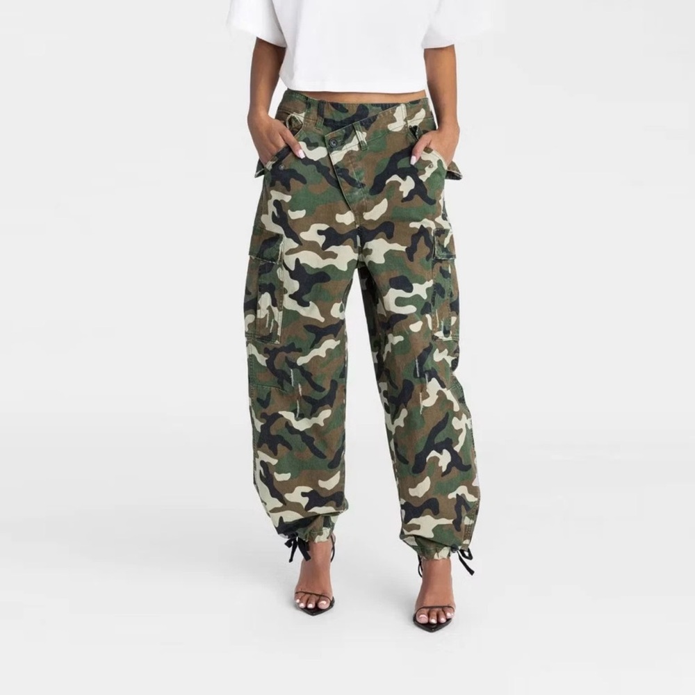 NWT KBB by KAHLANA Mid-Rise Straight Leg 'The Cargo Jogger'- CAMO